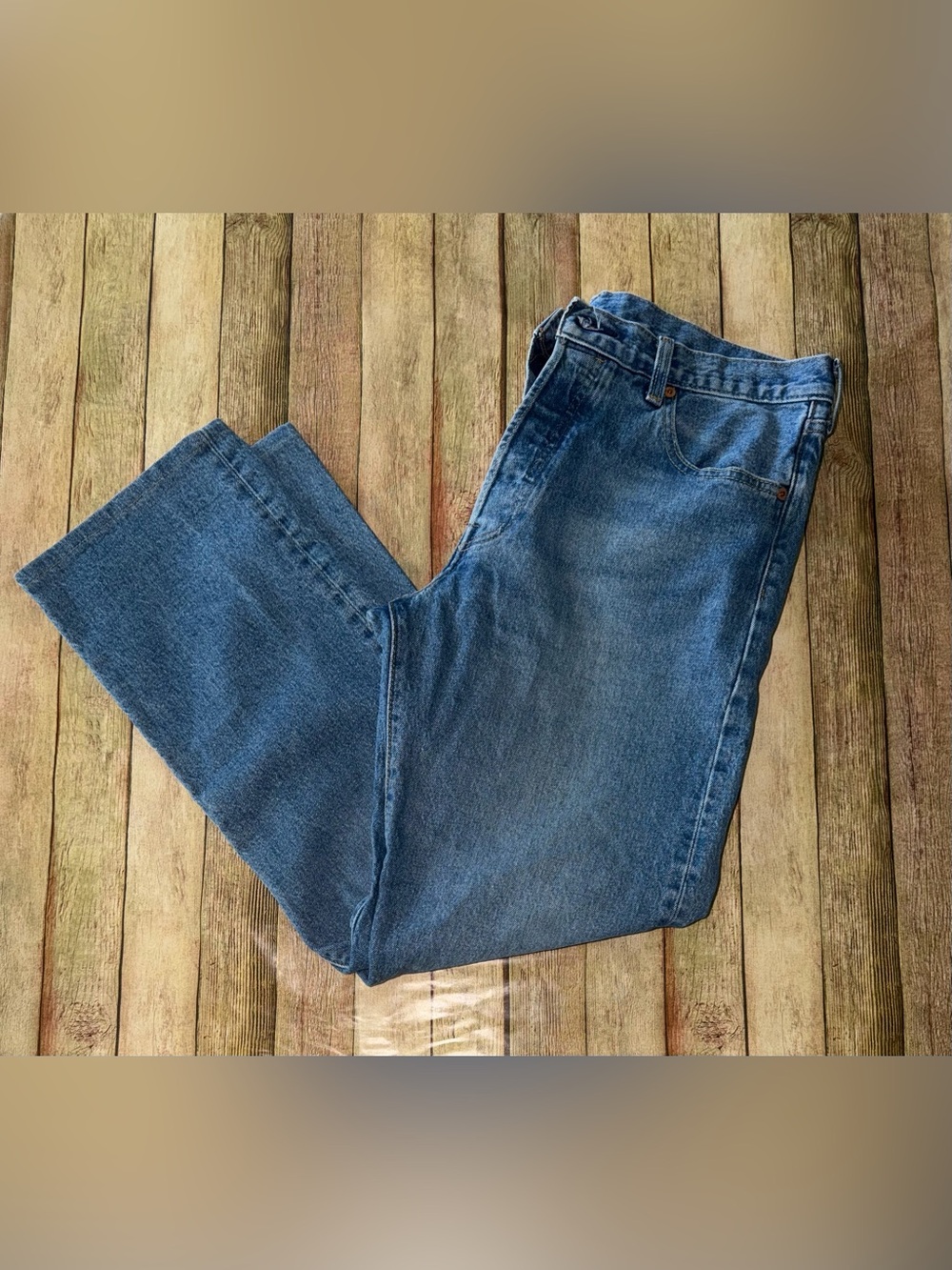 Relaxed Fit Men's Denim Jeans in Blue Wash